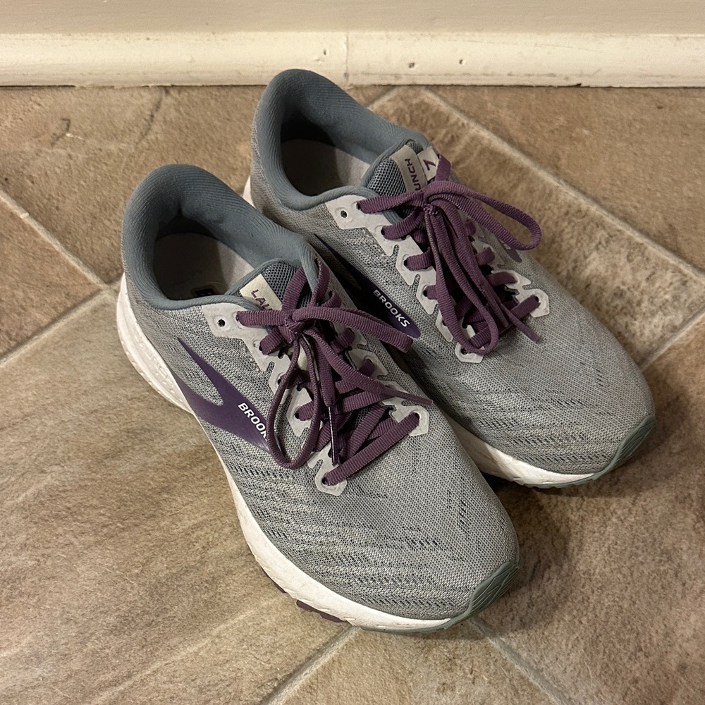 Brooks Launch Women's Athletic Shoes in Gray and Purple
